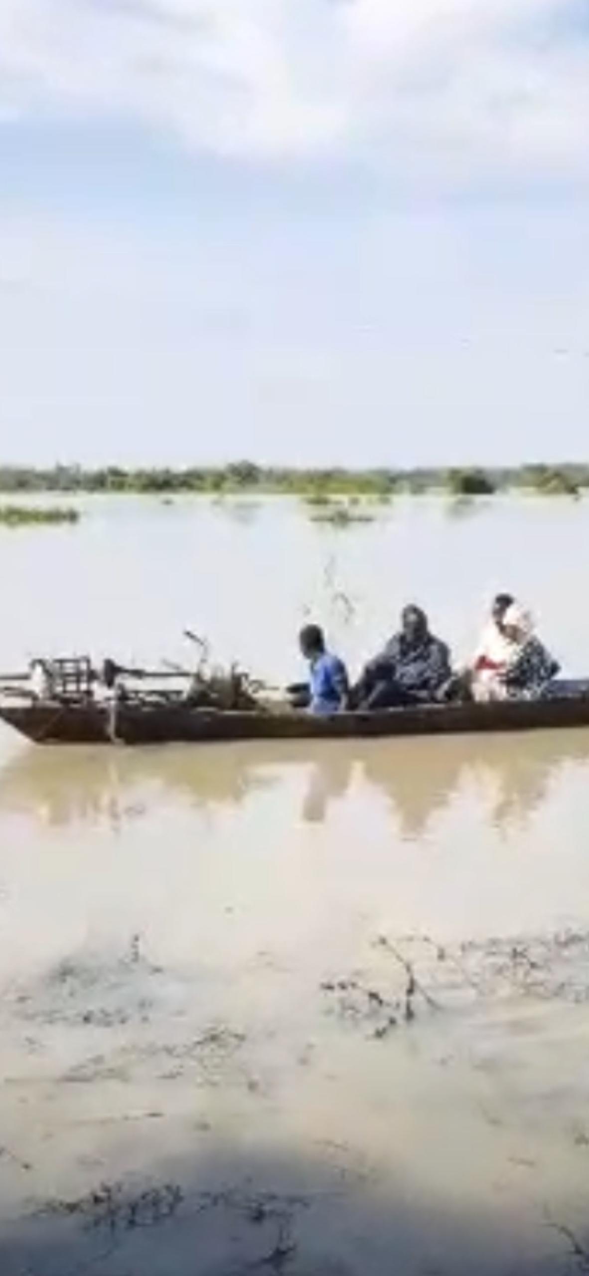 Floods Swallow Amonmaka Bridge, Travellers Forced to Pay between 2,000 to 15,000 for Boat Crossing